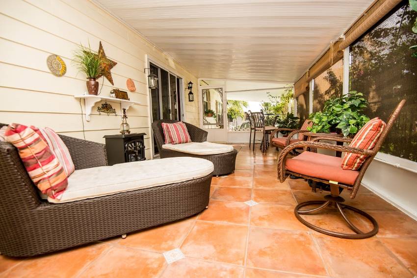 Mobile Home Sunroom and Lanai Decorating Ideas